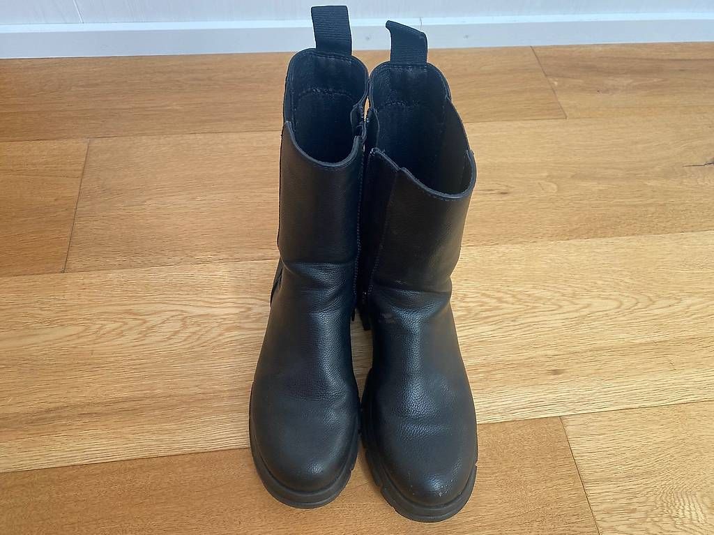 Schuhe für Mädchen: Esprit Mädchen Stiefel Gr. 36 – Gebraucht aus küssnacht am rigi von Daot