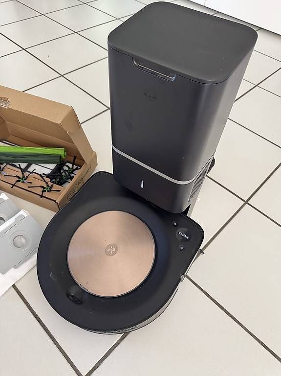 Irobot Aspirateurs & Accessoires: Staubsaugerroboter iRobot Roomba s9+ – D'occasion à Embrach par a.schmittchen 1