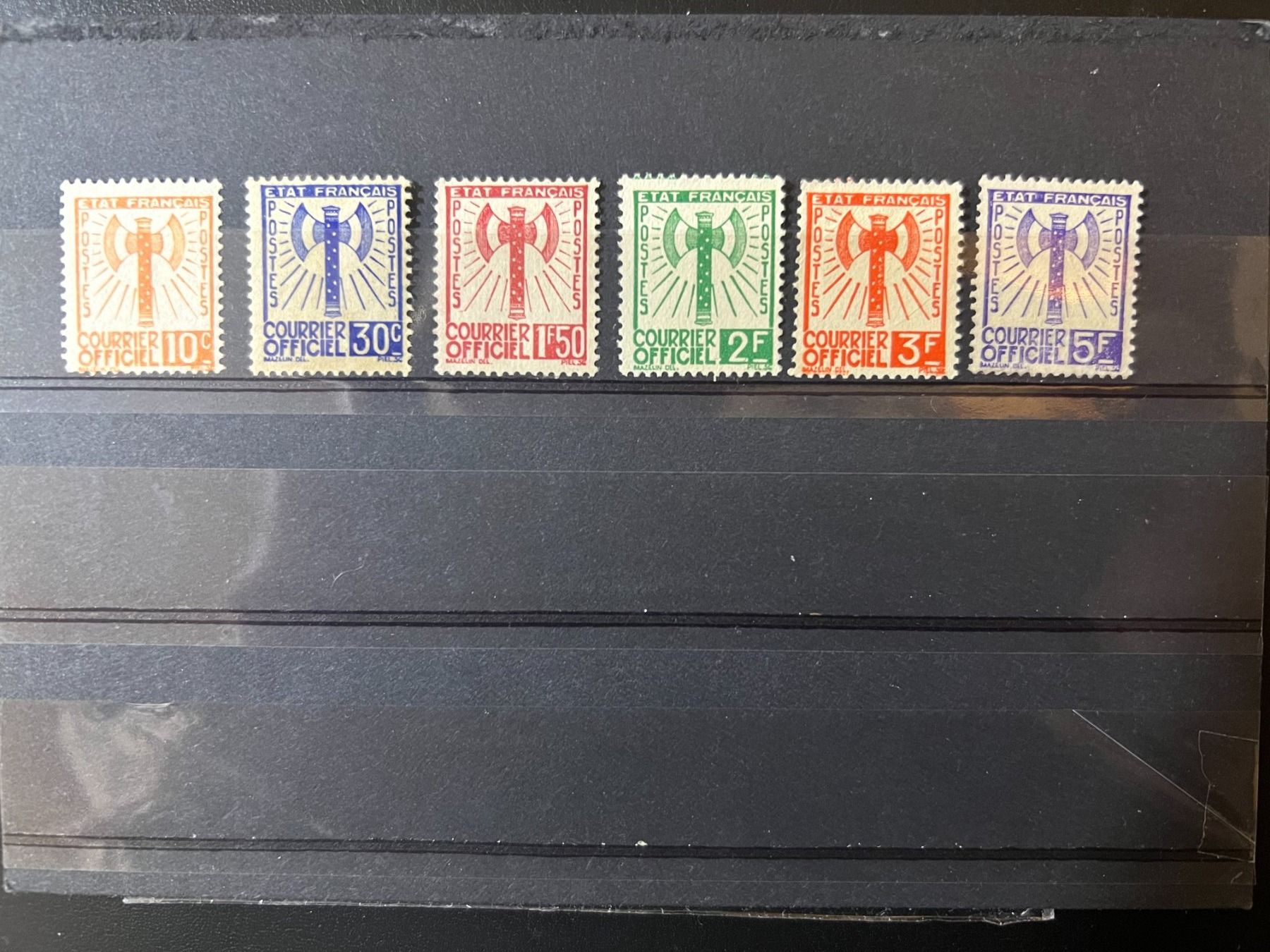 Tous les timbres: 6 Francisques Timbres de Service 1943 – D'occasion à Lausanne par ffhoud