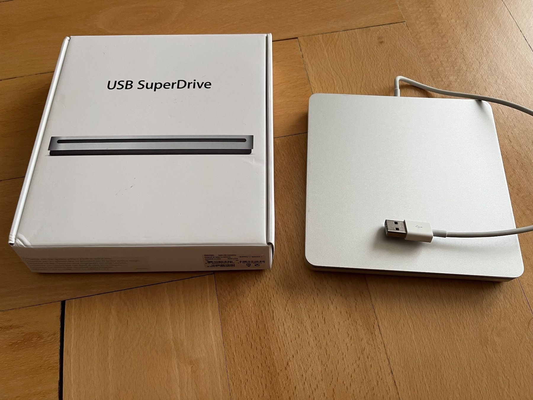 Apple Audio- & Mediensysteme: Apple USB SuperDrive – Gebraucht aus Fribourg von