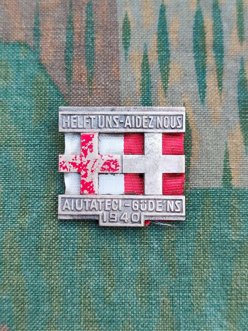 Placchette & Badge: Abzeichen Rotes Kreuz 1940 – Usato da Bauma venduto da SwissMilitaria