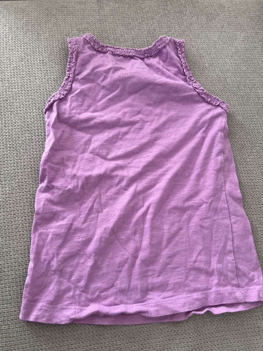 Blusen, T-Shirts & Tops: Tanktop Lila Grösse 128 – Gebraucht aus Thun von Siladi 2