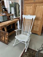Schaukelstuhl antik restaur. Schnitzerei vintage weiss börni
