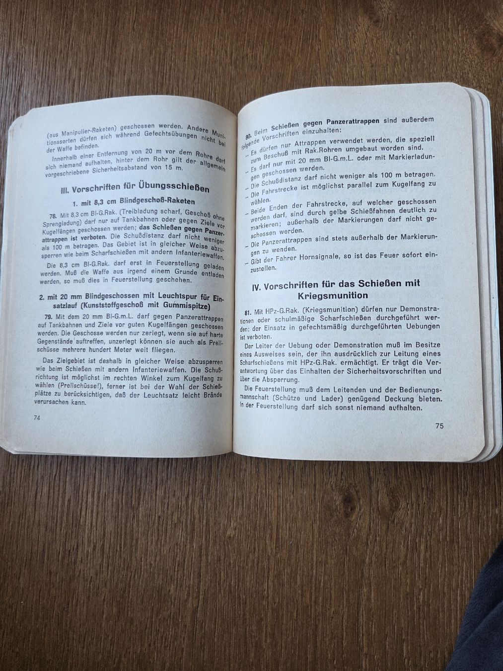 Libri: Schweizer Armee Das 8,3cm Raketenrohr 1950 – Usato da Rickenbach Sulz venduto da Kodachrom 2