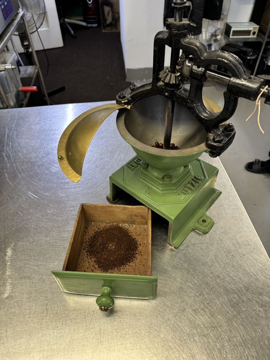 Elettrodomestici da cucina: MUTZIG FRAMONT KAFFE MÜHLE ALT – Usato da Zürich venduto da Jaskoch