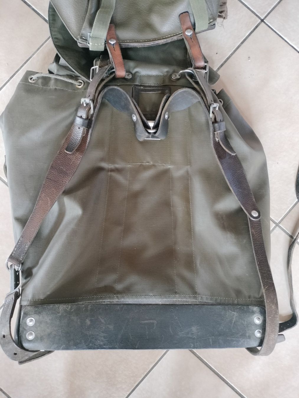 Schweizer Armee Zaini: Schweizer Armee Militär Rucksack mit Brotsack – Usato da Schwanden Sigrisw venduto da len_9yqg 6
