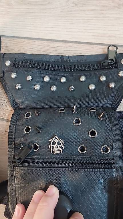 Borse: Gothic Oberschenkel-Tasche mit Totenkopf – Usato da Meiringen venduto da Flauschfarm 2