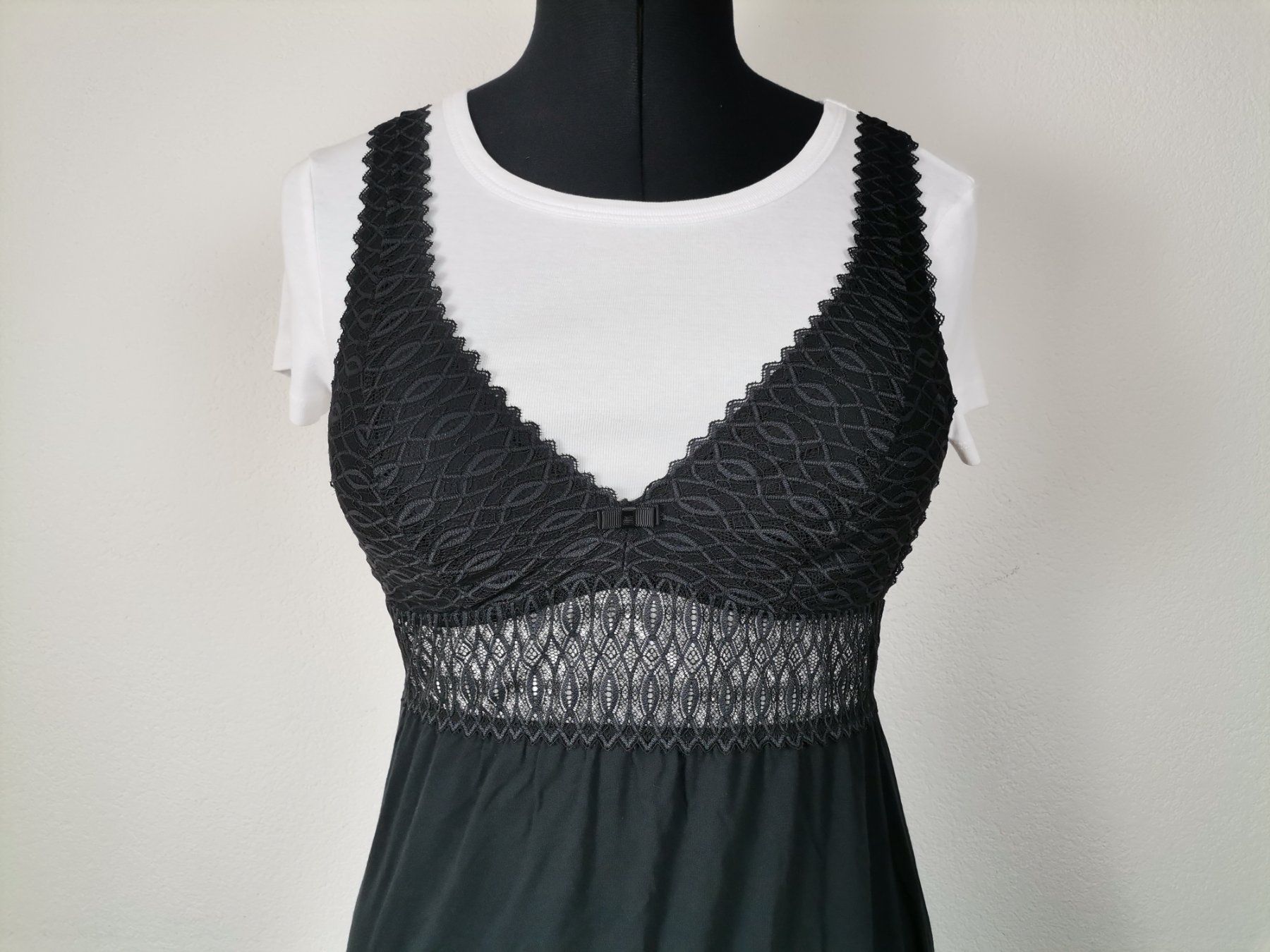 Triumph Negligees & Pigiami: TRIUMPH Amourette Nachthemd Schwarz Grösse M – Usato da Schaffhausen venduto da Restwert_SH 4