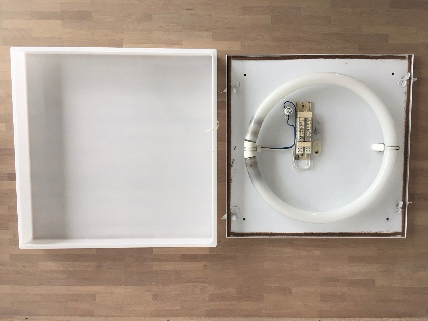 Regent Kronleuchter & Deckenlampen: Regent, Wand- und Deckenleuchte – Gebraucht aus Olten von Macfewer