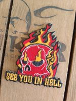 Flammender Skull Aufnäher - Neuwertig & Cool! 8 x 7 cm