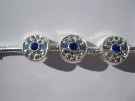 5 Grosslochperlen metall, Beads, versilbert mit Strass blau
