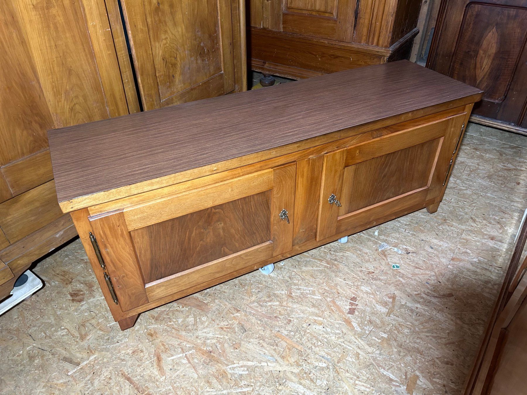 Cassettiere: Antikes Nussholz Sideboard Kommode Anrichte Vintage – Usato da Koblenz venduto da Rbaldinger54 6