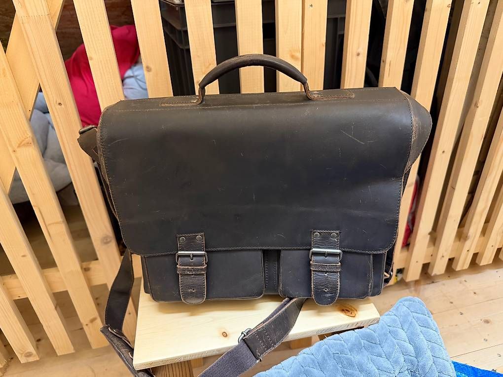 Aunts & Uncles Valigie & Borse: Ledertasche – Usato da Teufen AR venduto da daniela.si
