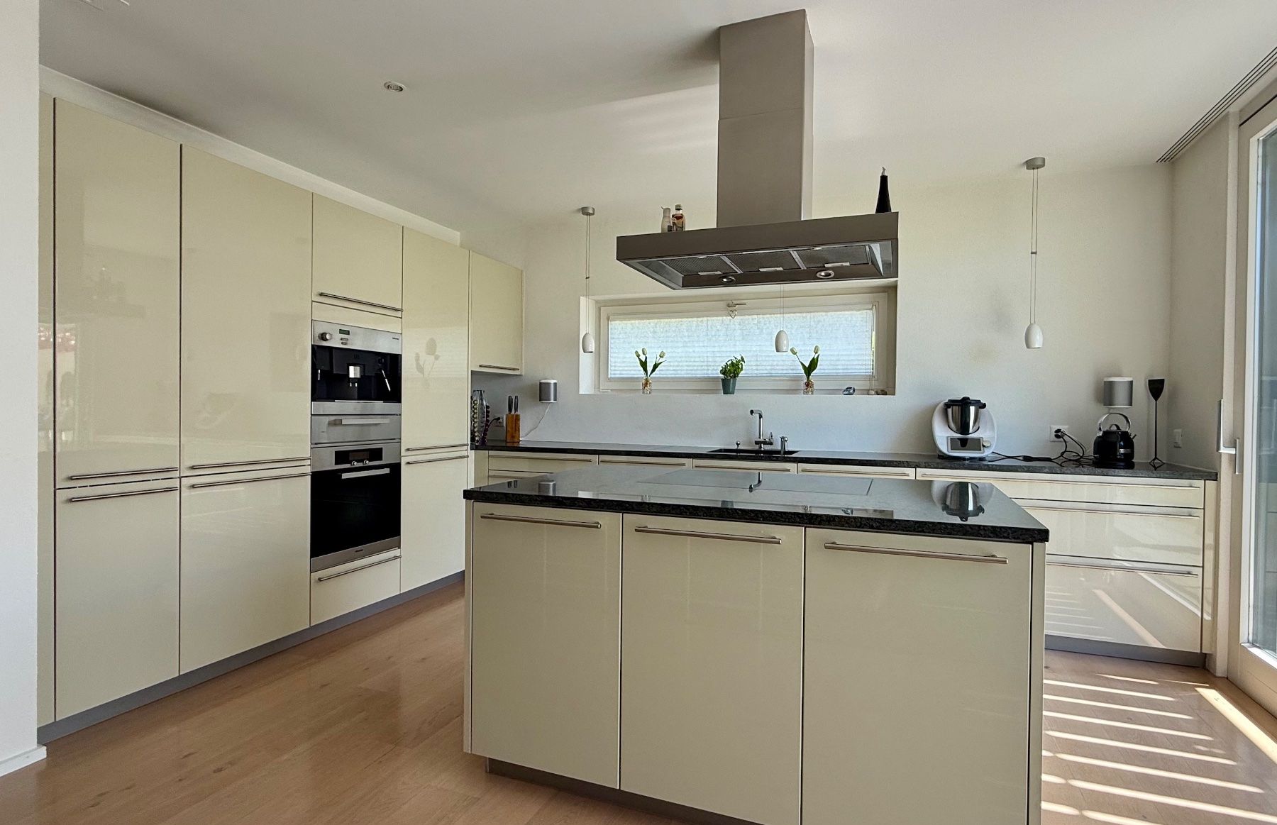 Cucine complete: Designküche mit MIELE-Geräten, Granitabdeckung & Kochinsel – Usato da Mönthal venduto da wei_htr9 3