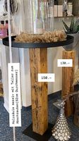 Holzständer mit Kelch.