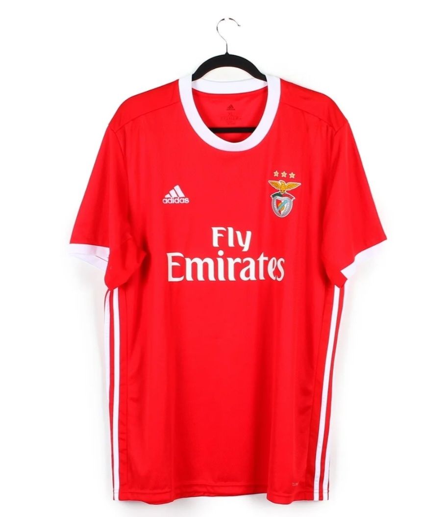 Leibchen & Hosen: Benfica – Gebraucht aus Sâles (Gruyère) von Rapha1111