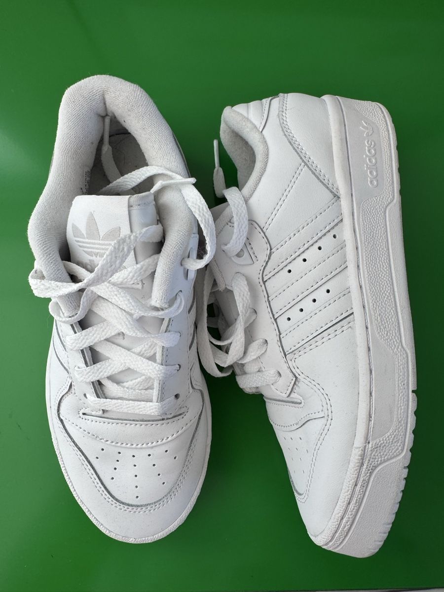 Scarpe da uomo: Adidas Sneaker weiss Grösse 37.5 – Usato da Seuzach venduto da diePIPPA