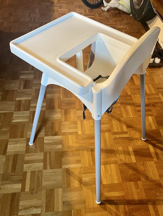 Weisser Kinderhochstuhl mit Tischchen 4