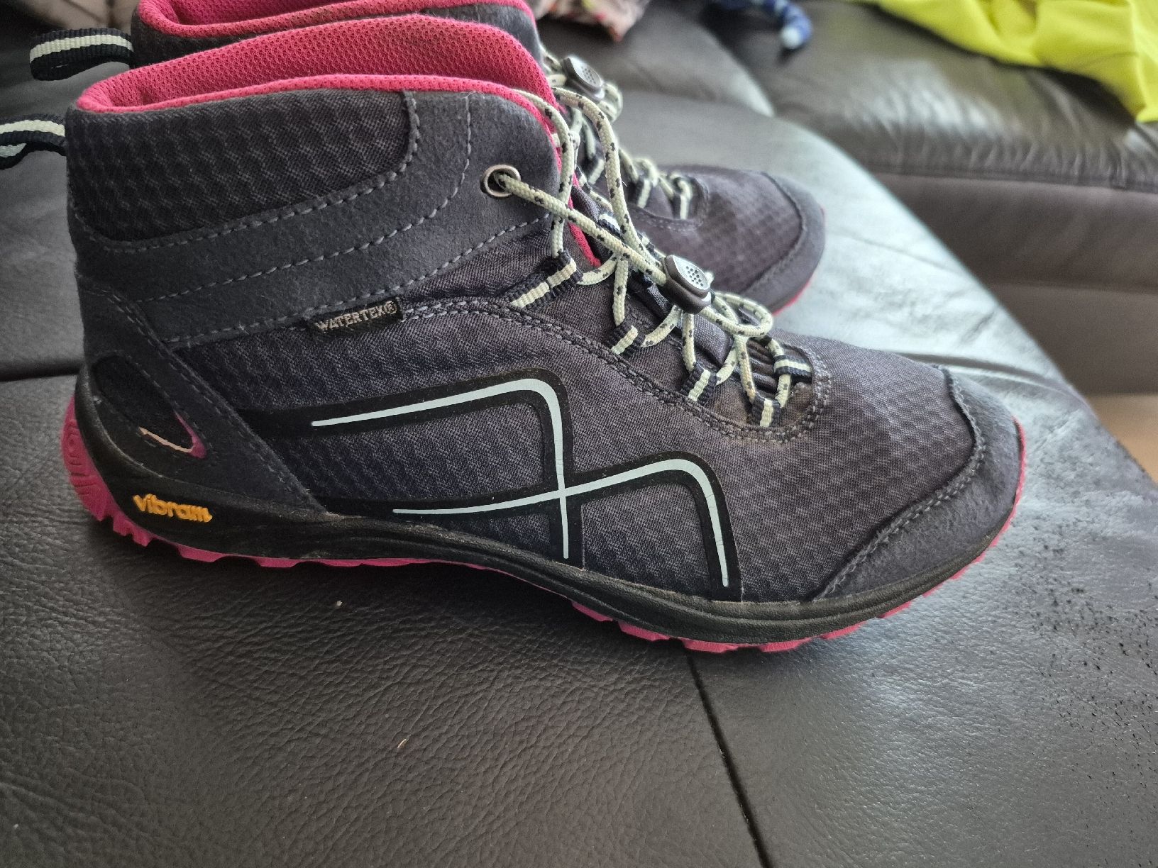 Vibram Scarpe da donna: Wanderschuhe Vibram Gr. 38 – Usato da Oberweningen venduto da Bumblebee2 1