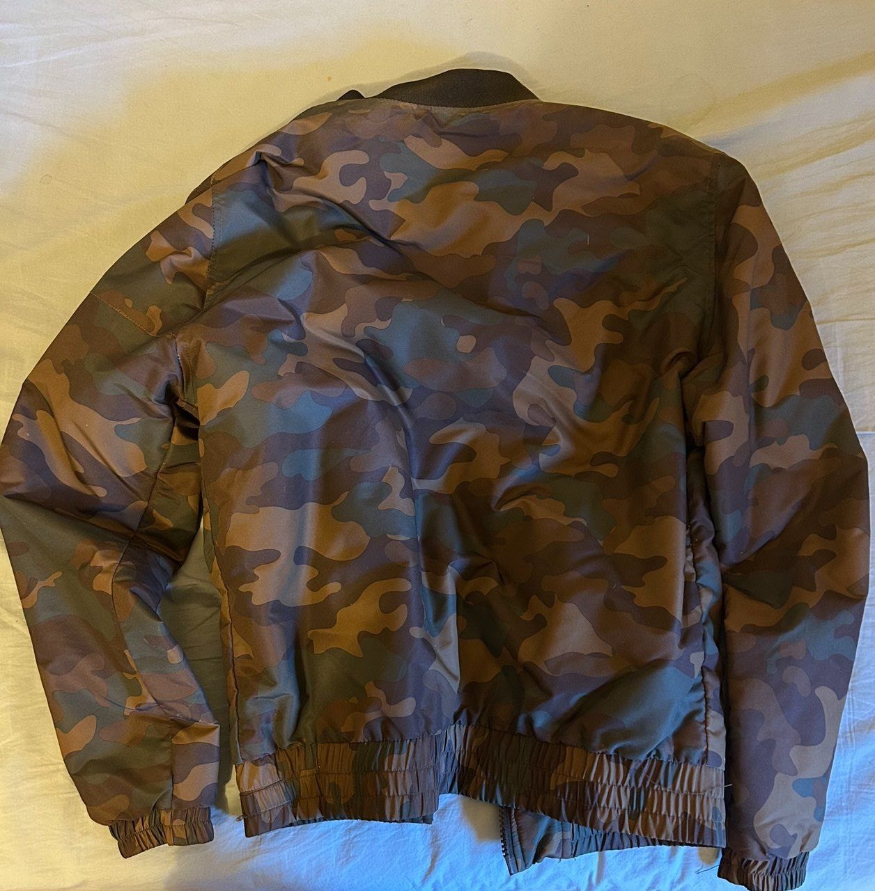Bershka Giacche: Bomber mimetico Bershka / M – Usato da Giubiasco venduto da LorisVale 3