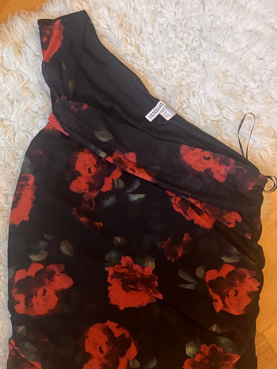 H&M Top: Top asymétrique H&M – Nuovo (secondo la descrizione) da Vevey venduto da ebuache