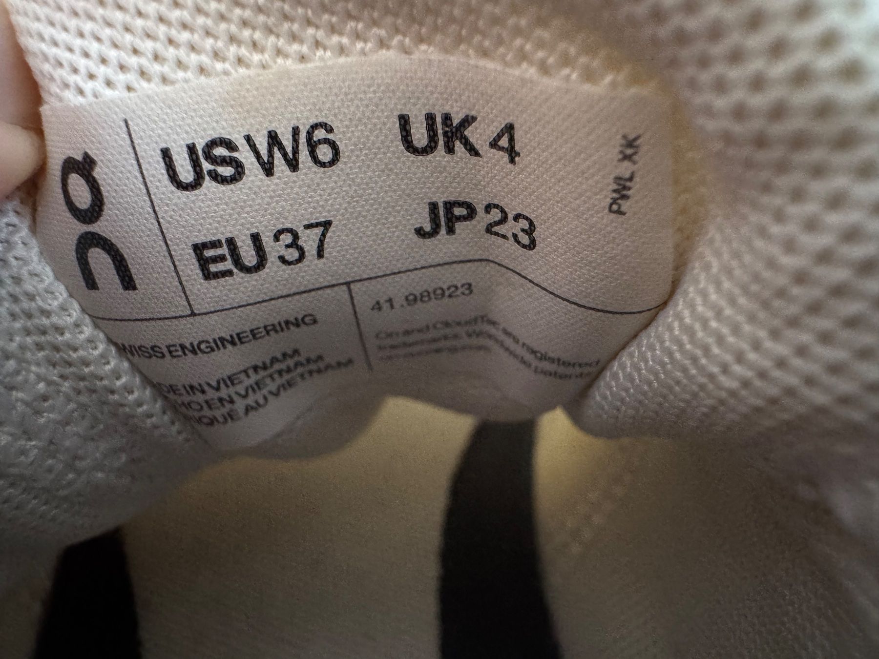 On Scarpe da donna: On Schuhe Gr 37 – Usato da Frauenfeld venduto da lind11 4