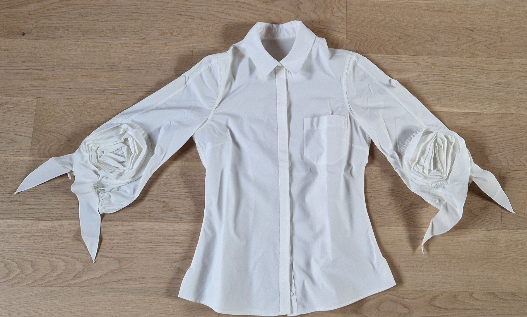 Blusen: Elegante weisse Bluse mit Rosenärmeln Gr. 36 – Gebraucht aus Gasel von sale65