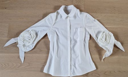 Elegante weisse Bluse mit Rosenärmeln Gr. 36