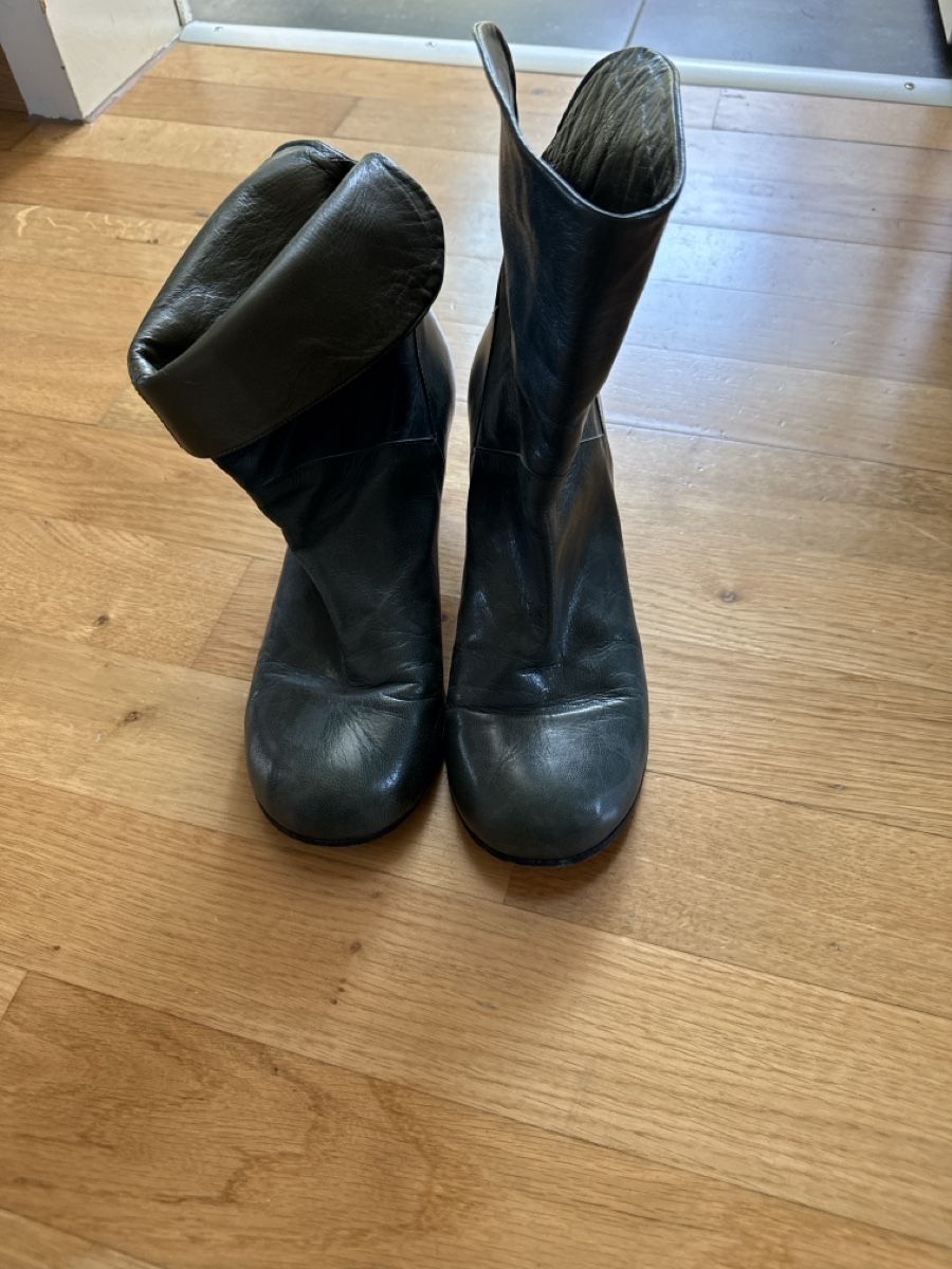 Scarpe da donna: Grüne Lederstiefeletten mit Absatz, Grösse 38.5 – Usato da Schliern b. Köniz venduto da elimi