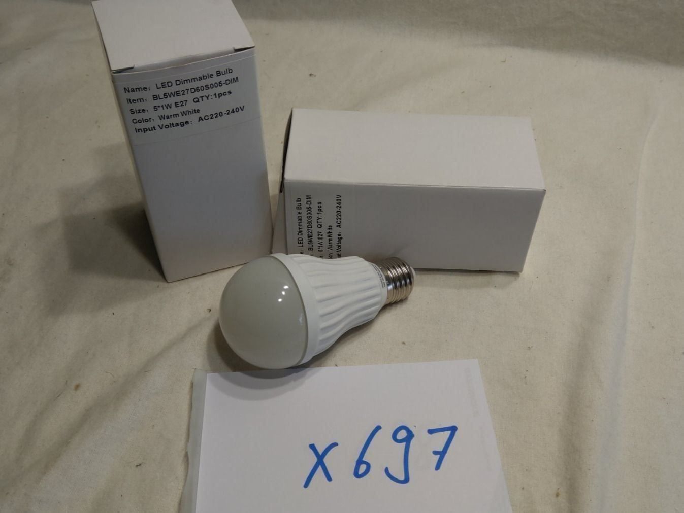 Lampade: 2Stk. Dimmbare Warmweisse LED's E27 (x697) – Nuovo (secondo la descrizione) da Däniken SO venduto da Profog1 2