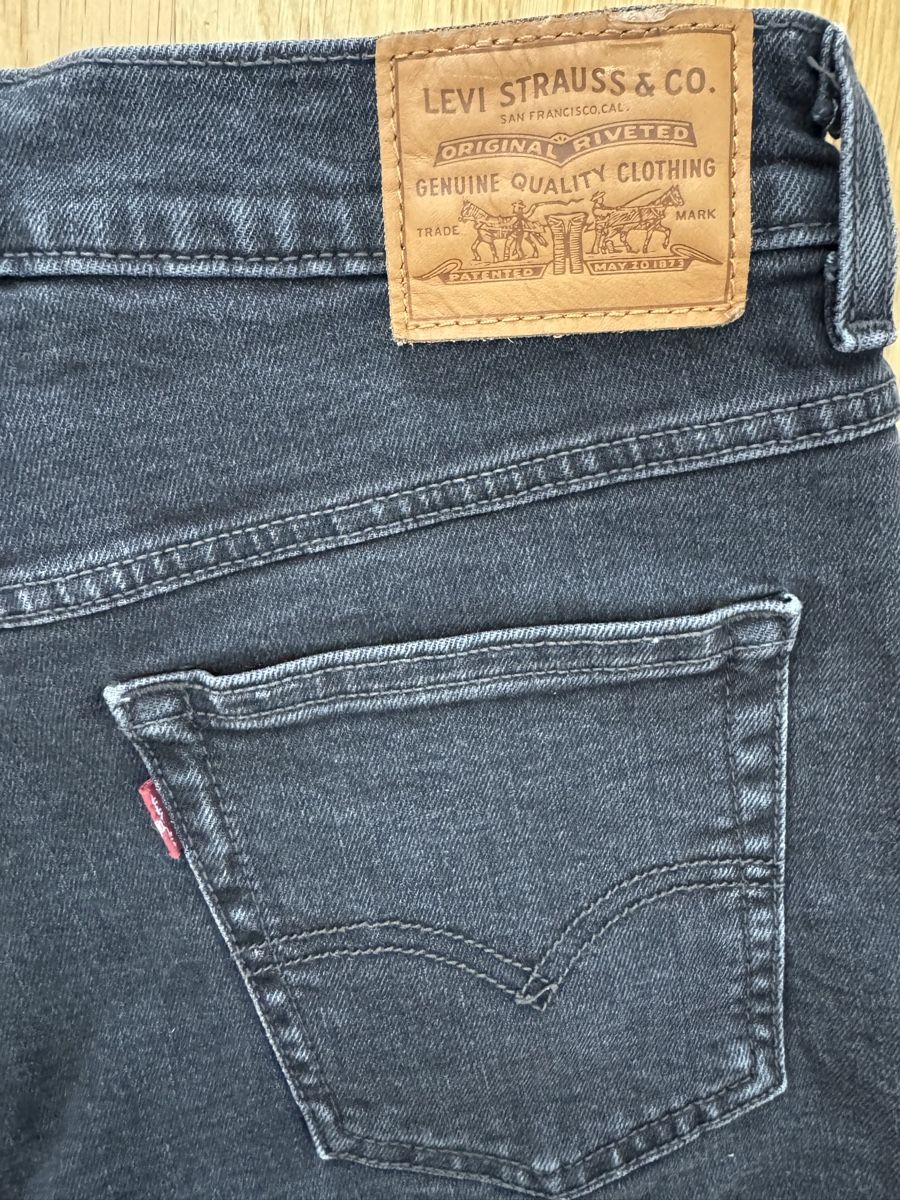 Levi's Pantalons: Levi's Shorts W29 - schwarz – D'occasion à St.Gallen par Isnisodo 3