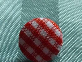 27 Knöpfe stoffüberzogen rot/weiss