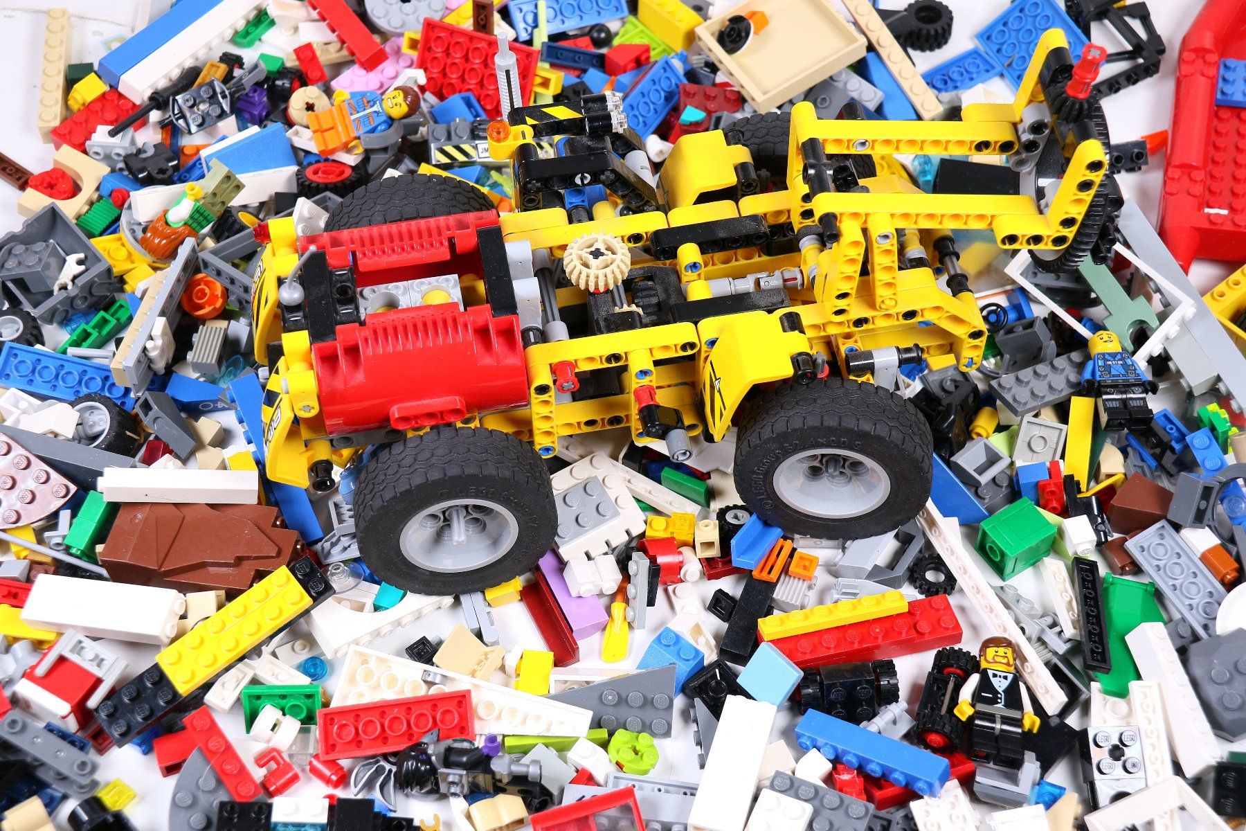 Lego Baukästen: 1.5 kg. Legoteile mit Minifiguren – Gebraucht aus Hettlingen von Scholi99 1