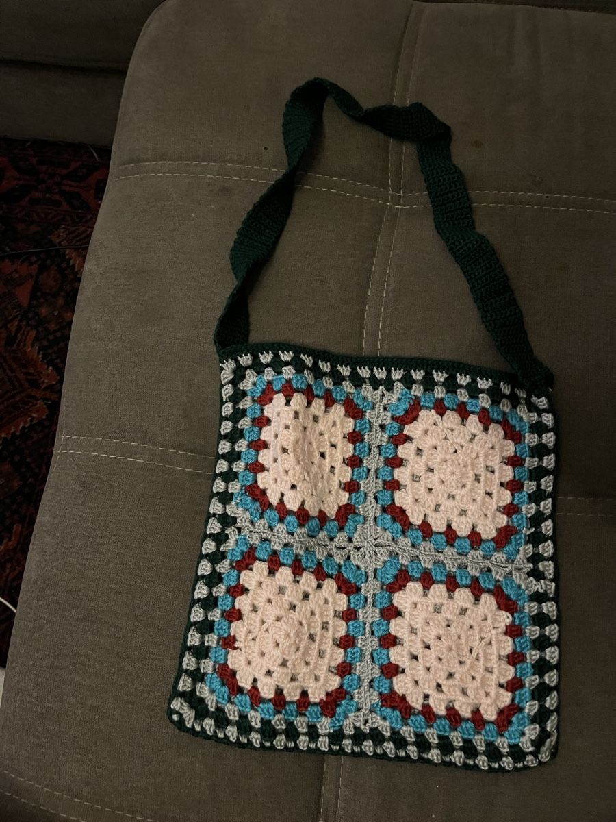 Sacs femmes: Crocheted Shoulder Bag Handmade Multicolor Granny Square – Neuf (Voir description) à Zürich par aks_nyc5 8