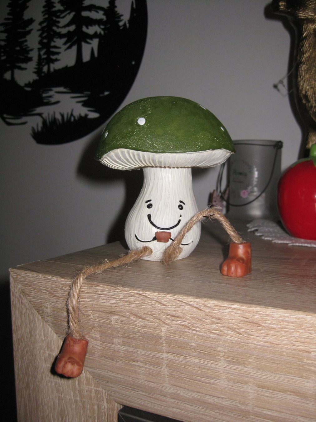 Tutte le decorazioni: Cooler sitzender Pilz mit herabhängenden Beinen – Nuovo (secondo la descrizione) da Romanshorn venduto da Wazoohandlung 2