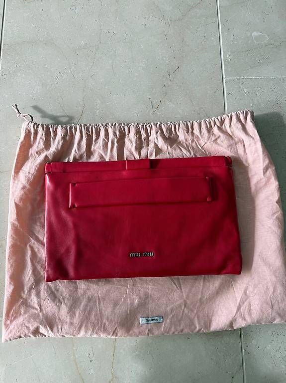 Miu Miu Borse da donna: Miu miu clutch – Nuovo (secondo la descrizione) da Viganello venduto da Paulinegis 1