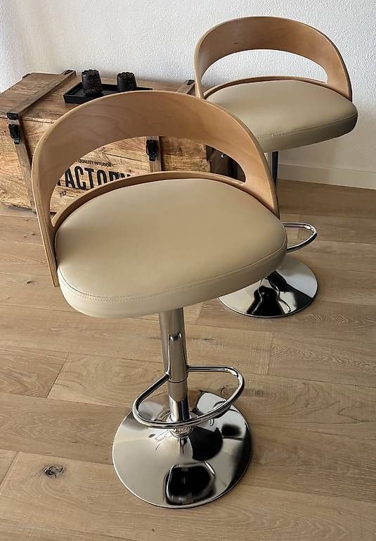 Hocker: 2 tabourets de bar crème/bois  acheté il y a six mois – Gebraucht aus Lausanne 26 von groig 2