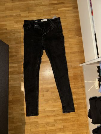 Schwarze Bershka Jeans, Denim, Grösse 42, Top Zustand!