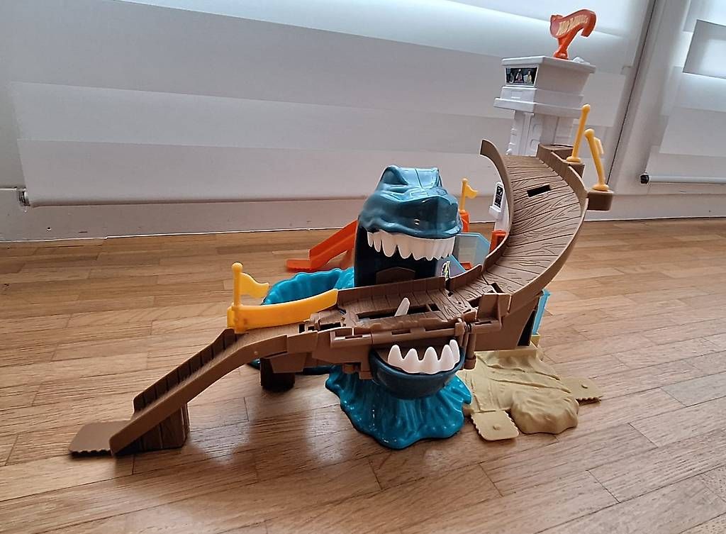 Giocattoli: Hot Wheels Piste Attaque Requin – Usato da Nyon venduto da rullorullo 1