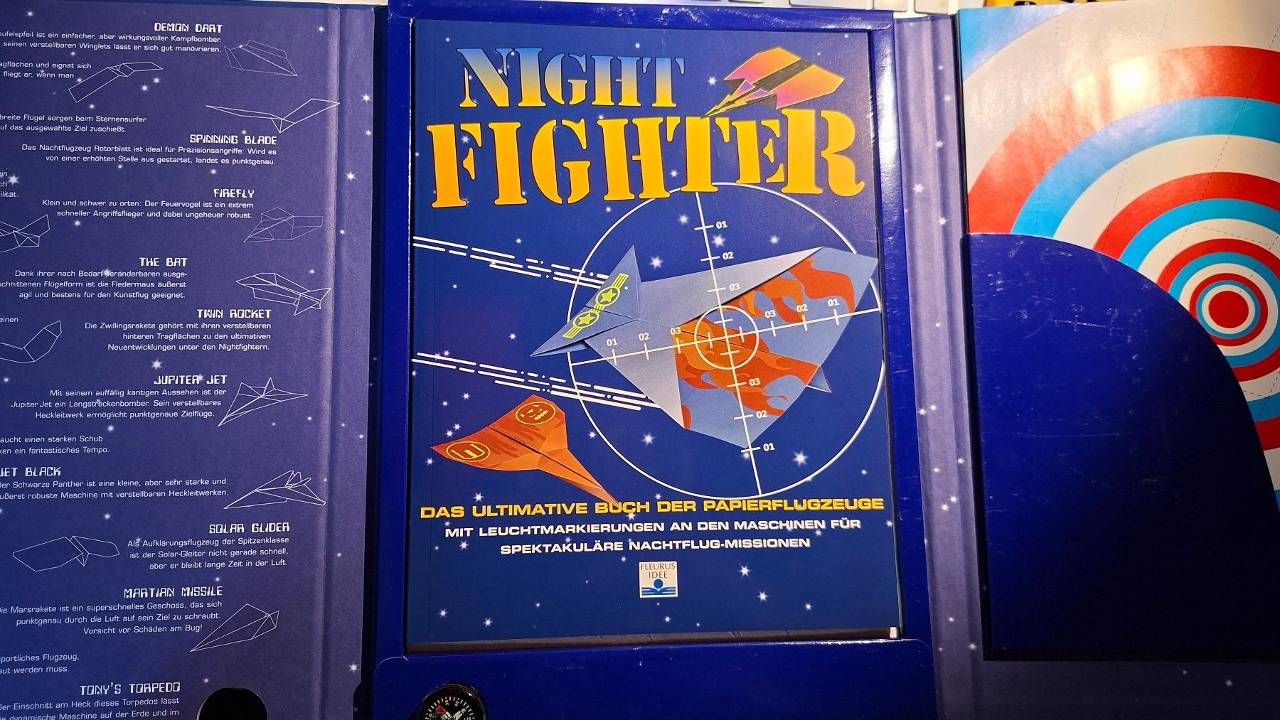 Bücher: Night Fighter Papierflieger Set! – Gebraucht aus Dietikon von Buchantiqdietikon 2
