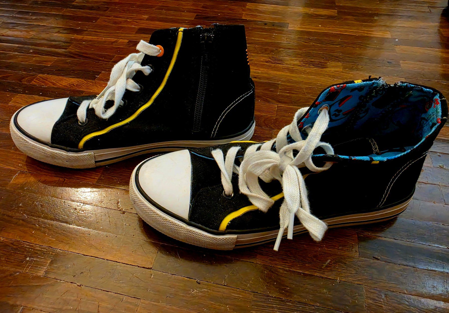Schuhe für Jungen: schwarze Turnschuhe mit Musikfutter Gr. 35 – Gebraucht aus Zürich von Londonista 2