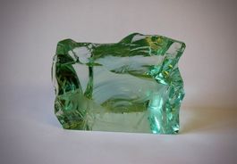 GLASBLOCK VON VICKE LINDSTRAND FÜR KOSTA BODA, 1960ER JAHRE.