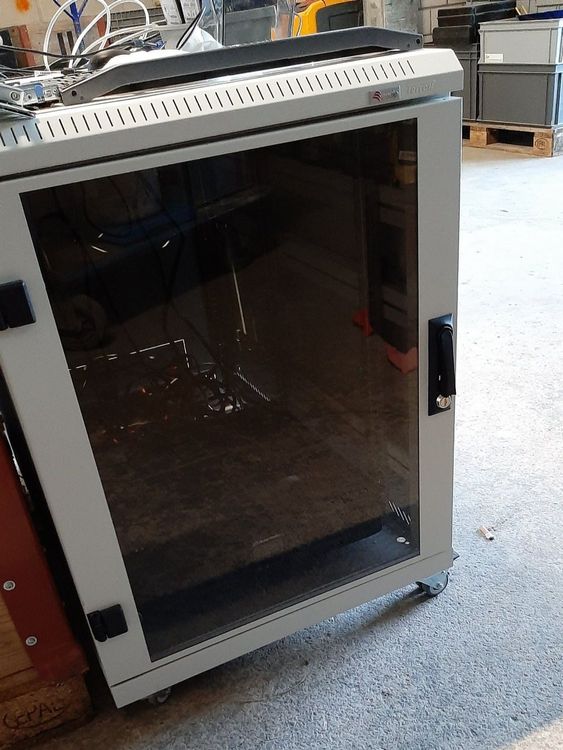 Server Rack mit USV | Kaufen auf Ricardo