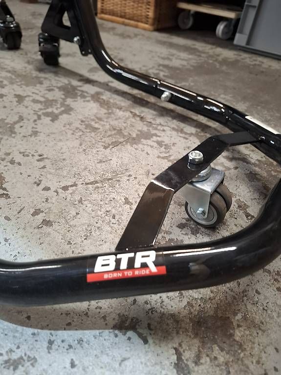 Supporti a parete: BTR Montageständer Set Motorrad – Usato da Rapperswil SG venduto da mac_qd8v 2