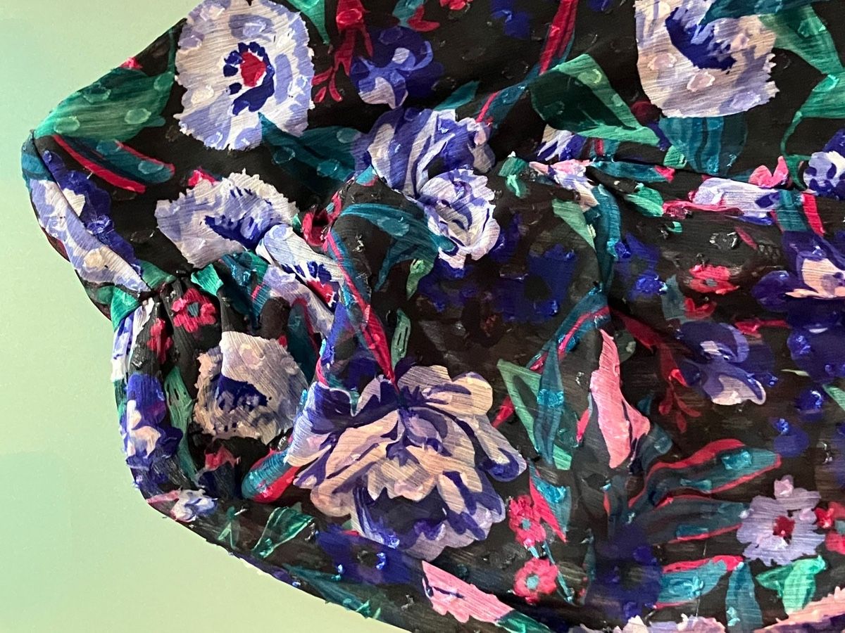 Pull&Bear Top: Top asymétrique fleuri Pull&Bear taille L jamais porté – Nuovo e nell'imballaggio originale da Vuadens venduto da Nina11 5