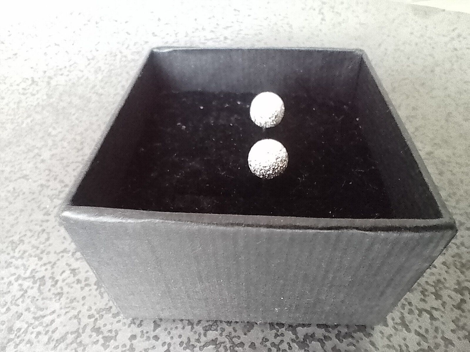 Ohrringe & -stecker: Elegante Silberohrringe 925 Silber Kugelform – Gebraucht aus Luzern von Seri4 5