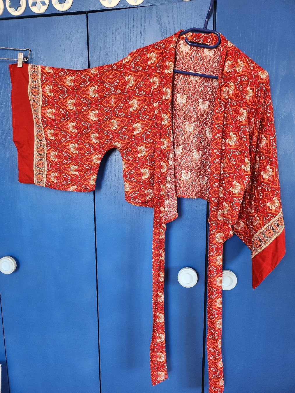 Lotti di vestiti: Lässiger Jeansrock mit Kimono und Weste – Usato da Forch venduto da ang_bhq6 6