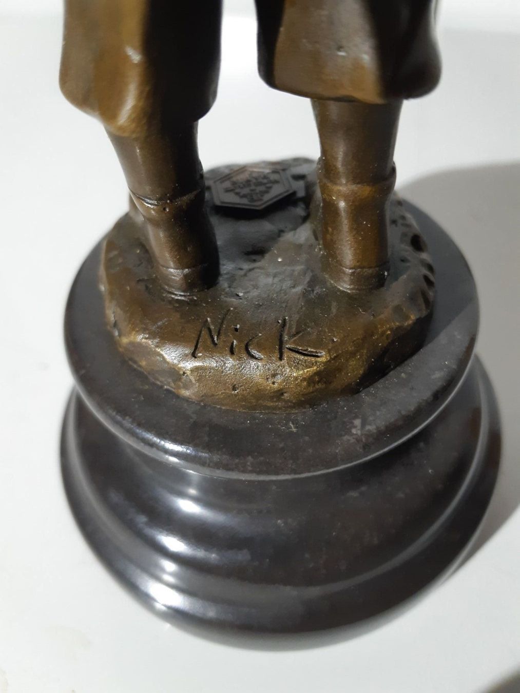 Sculture & Statue: Bronze rauchende Junge – Usato da Grindelwald venduto da carro5 5
