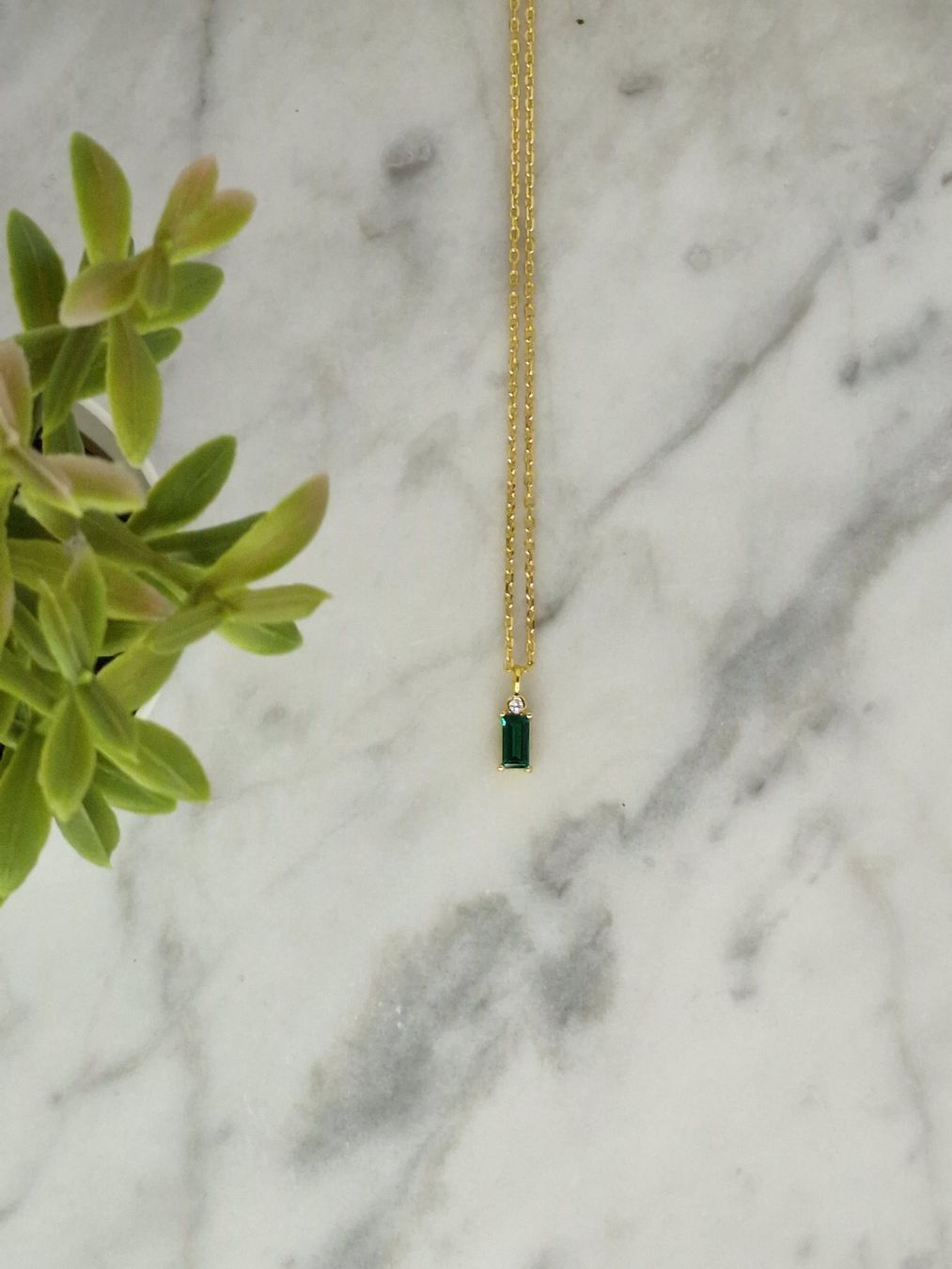 Catenine: Kette mit Smaragd (lab-grown) – Nuovo (secondo la descrizione) da Frauenfeld venduto da steel_with_stil 1