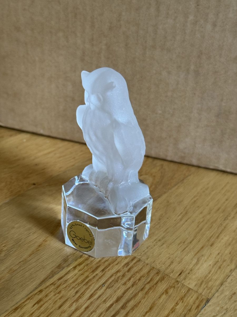 Statuette: Goebel Kristallfigur Eule auf Sockel – Nuovo (secondo la descrizione) da Zürich venduto da wtpooh 1